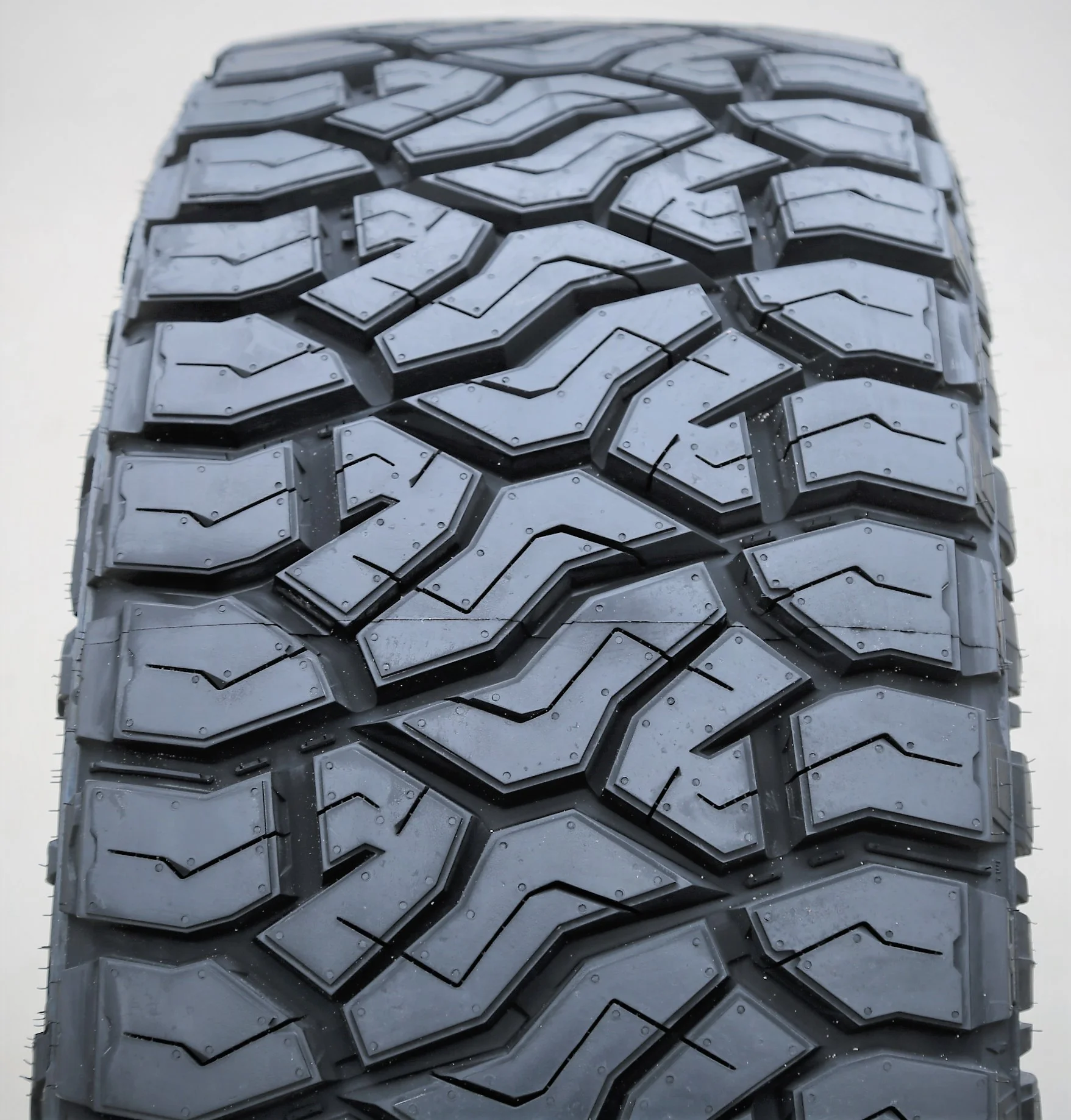 Tire Venom Power Terra Hunter R/T+ LT 35X12.50R18 E 10 Ply Rugged Terrain