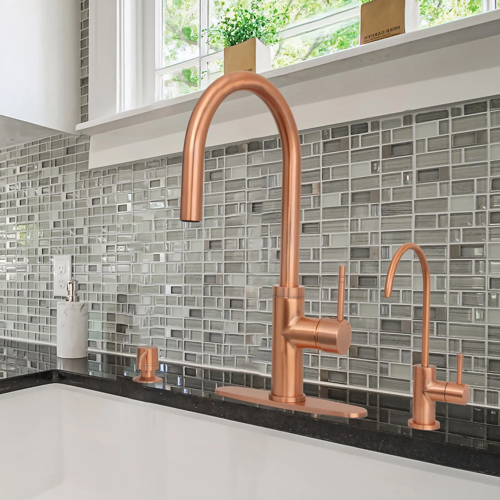 Akicon One-Handle Pull-Down Kitchen Faucet Copper Copper Finish