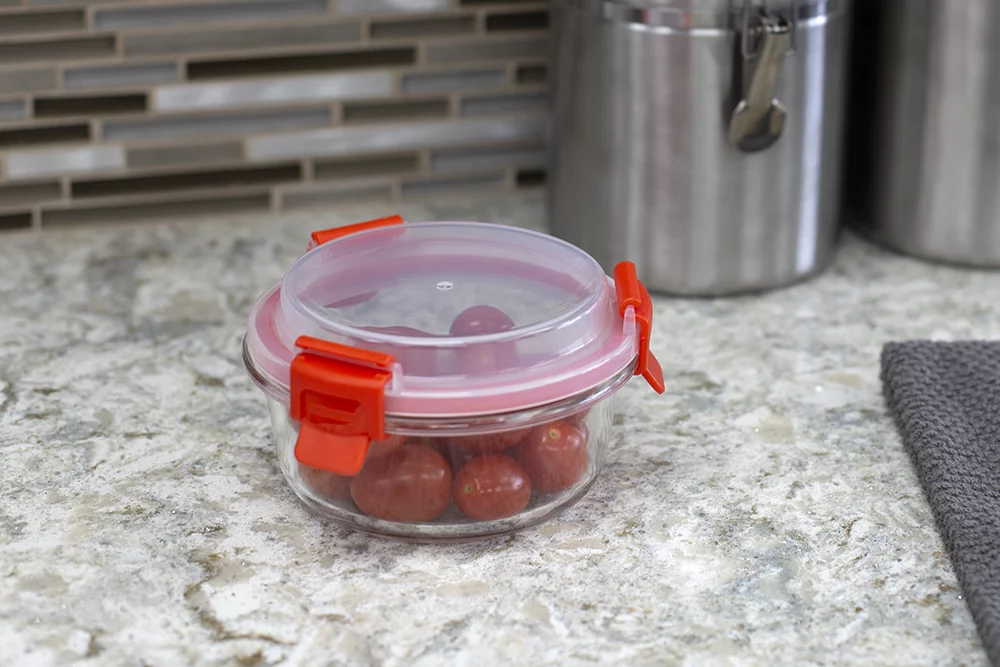 13 oz. Round Leak and Spill Proof Borosilicate Glass Food Storage Dishwasher Safe Meal Prep Storage Container with Air-tight Plastic Lid, Red