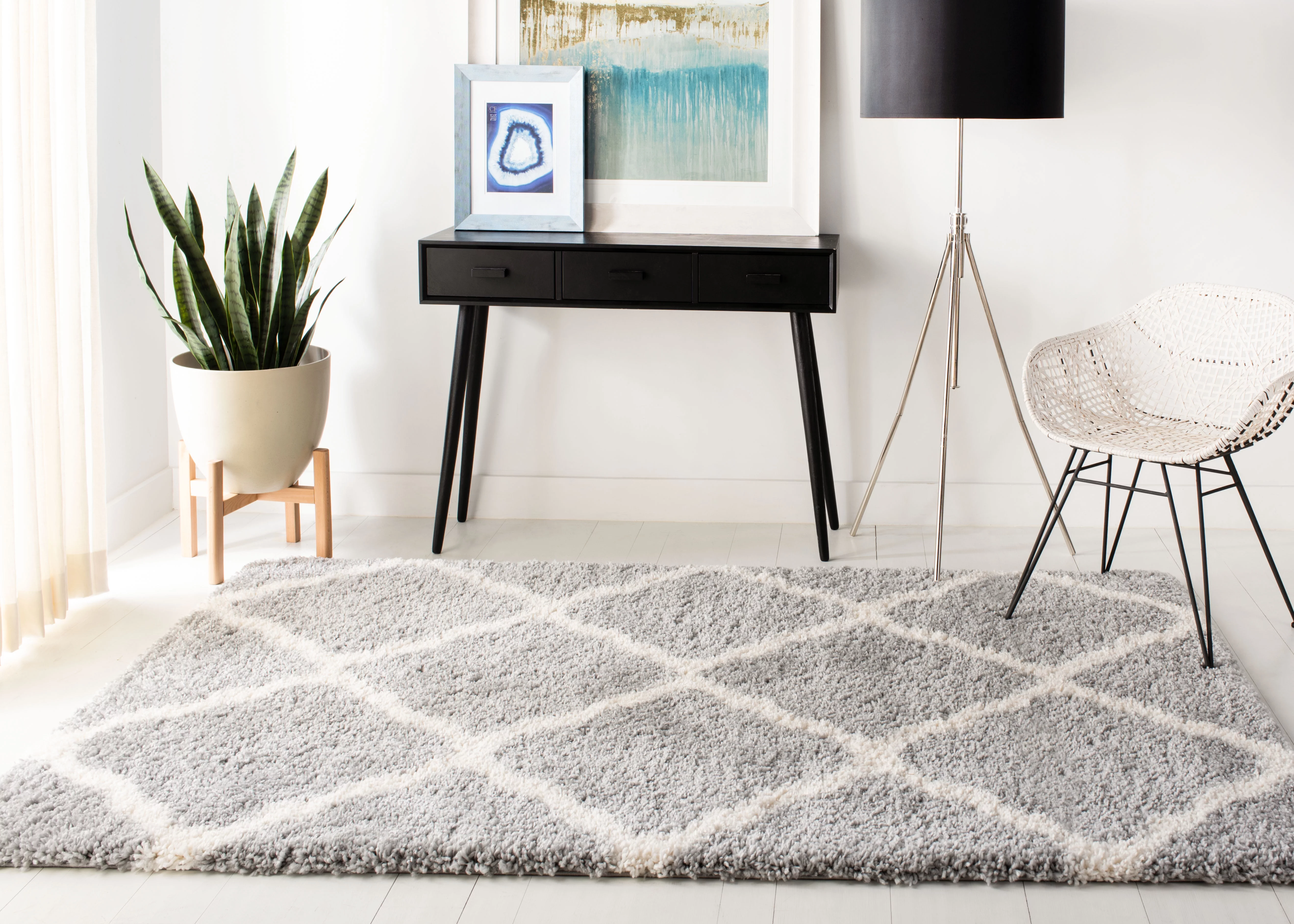 SAFAVIEH Fontana Venice Geometric Plush Shag Area Rug, Grey/Cream, 5'3