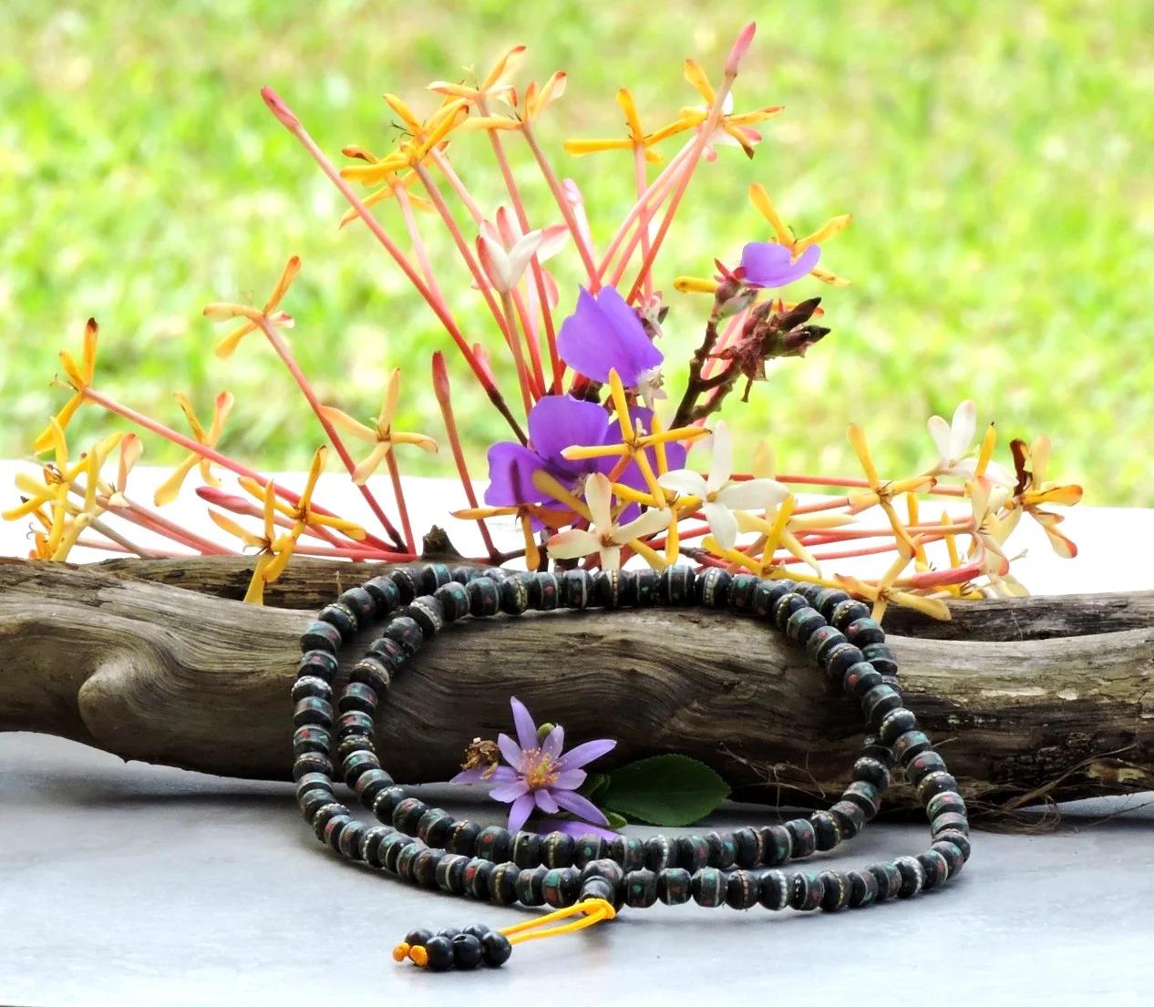 Tibetan Embedded Yak Bone Medicine Healing 108 Bead Mala for Meditation - Black