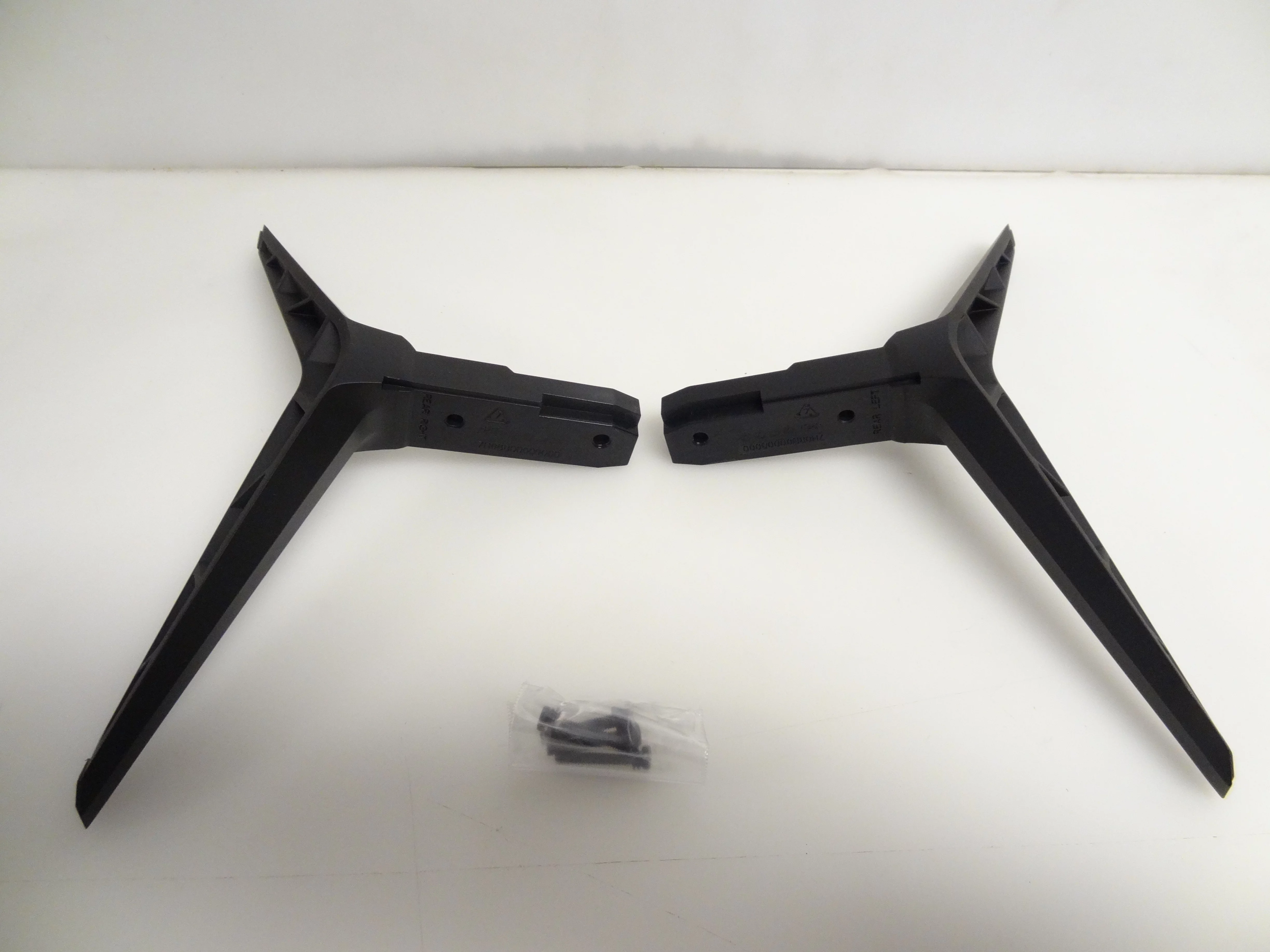 Restored Vizio D50X-G9 V505-G9 V505-H9 M506X-H9 Stand Legs W/Screws (Refurbished)