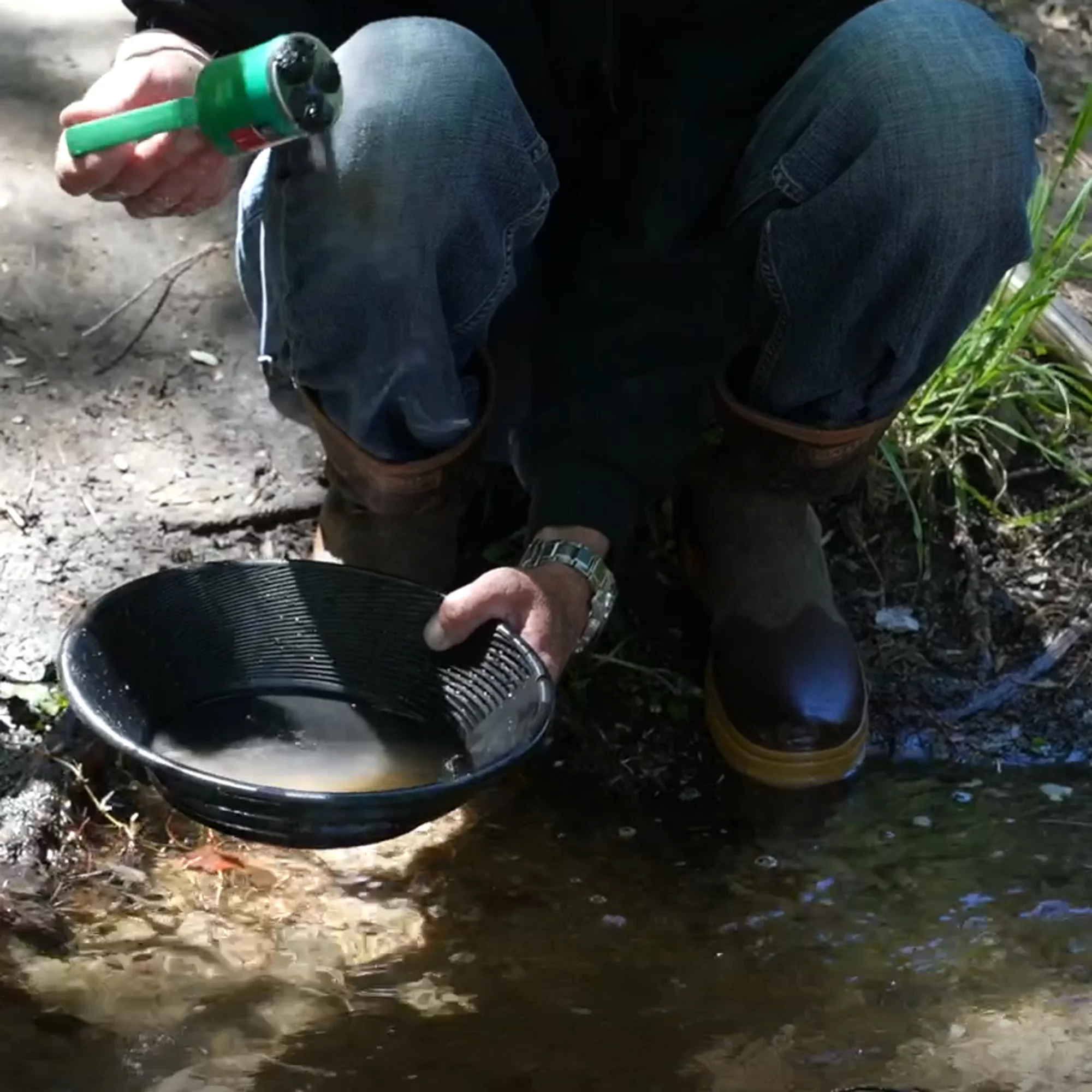 Sluice Fox 31 inch Sluice Box Compact Gold Panning Kit; portable sluice box and 2 classifier sifting pans; classify while you sluice with this patented prospecting tool set (Black)