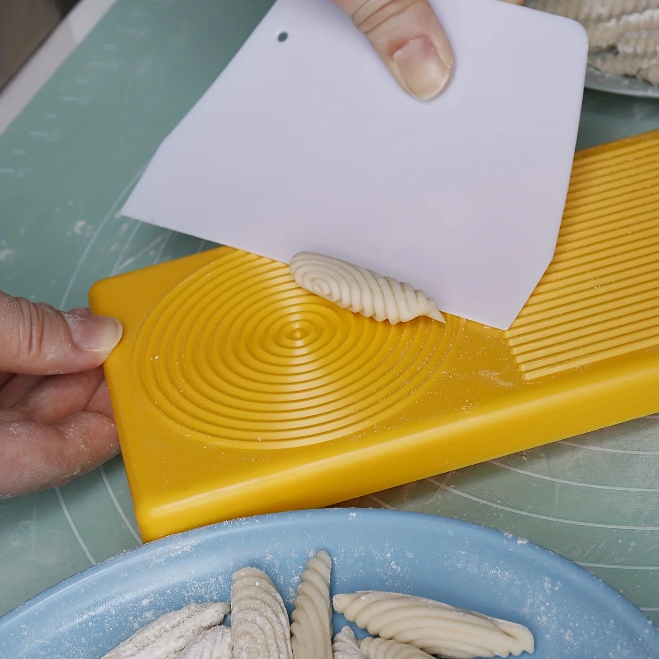 3pcs, Garganelli Board And Gnocchi Stripper, Spaghetti Macaroni Pasta Board, Bamboo Rolling Cavatelli Pasta Maker, Gnocchi Roller, Baking Tools, Kitchen Gadgets, Kitchen Accessories