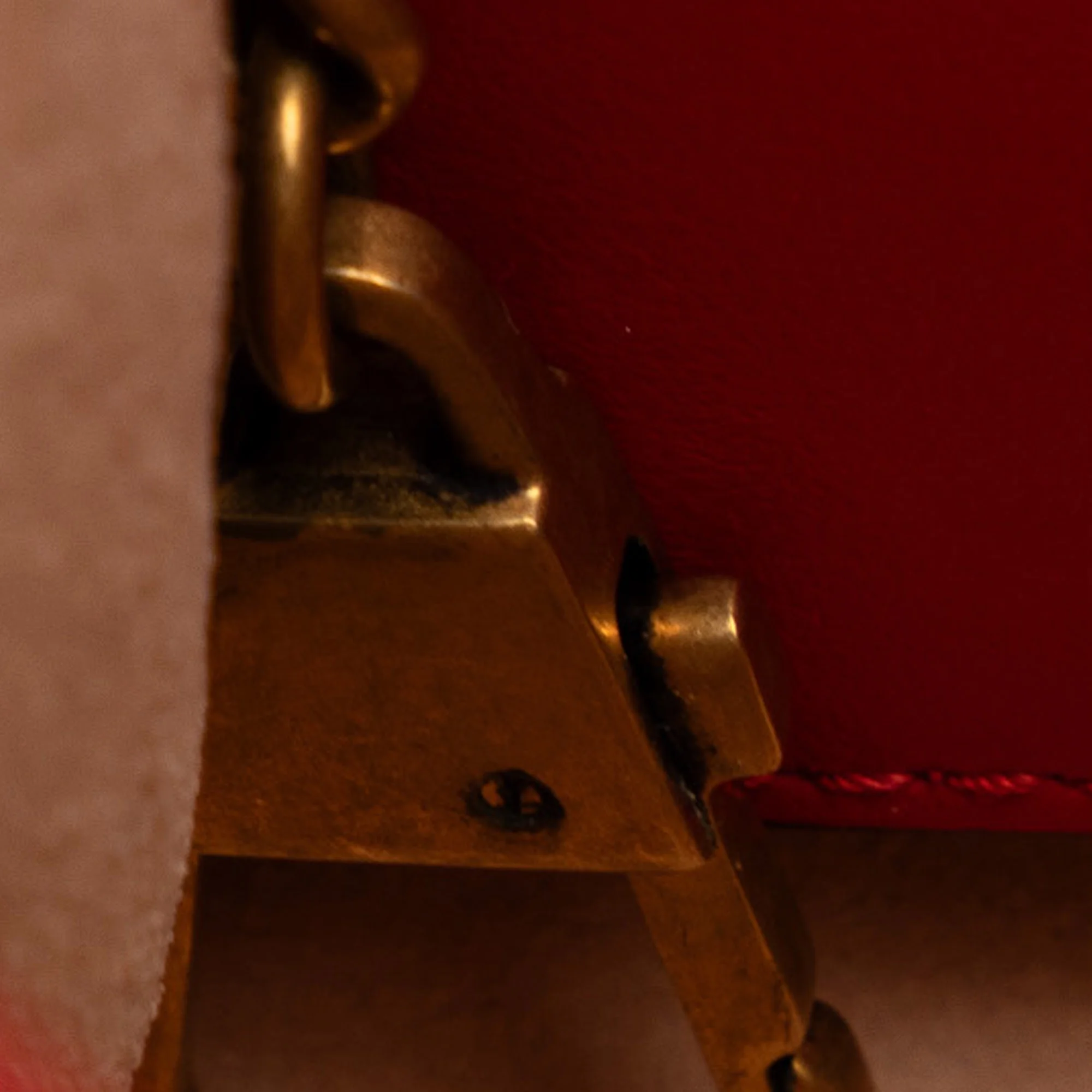 Pre-Owned Authenticated Gucci Mini GG Marmont Matelasse Bucket Bag Calf Leather Red DrawstringBag Unisex (Good)