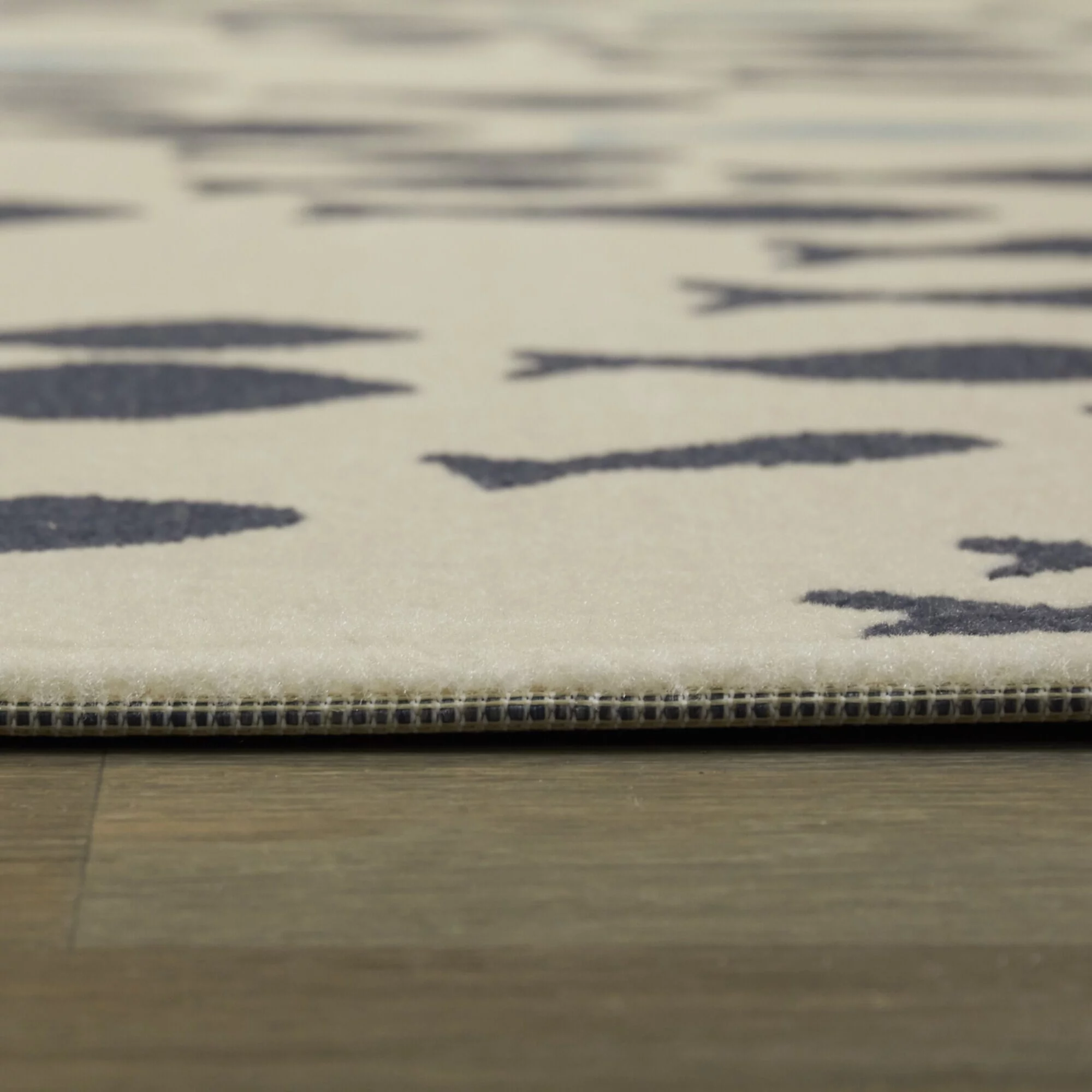 Balta Mod-Tod School of Fish Coastal Area Rug Cream 5'3