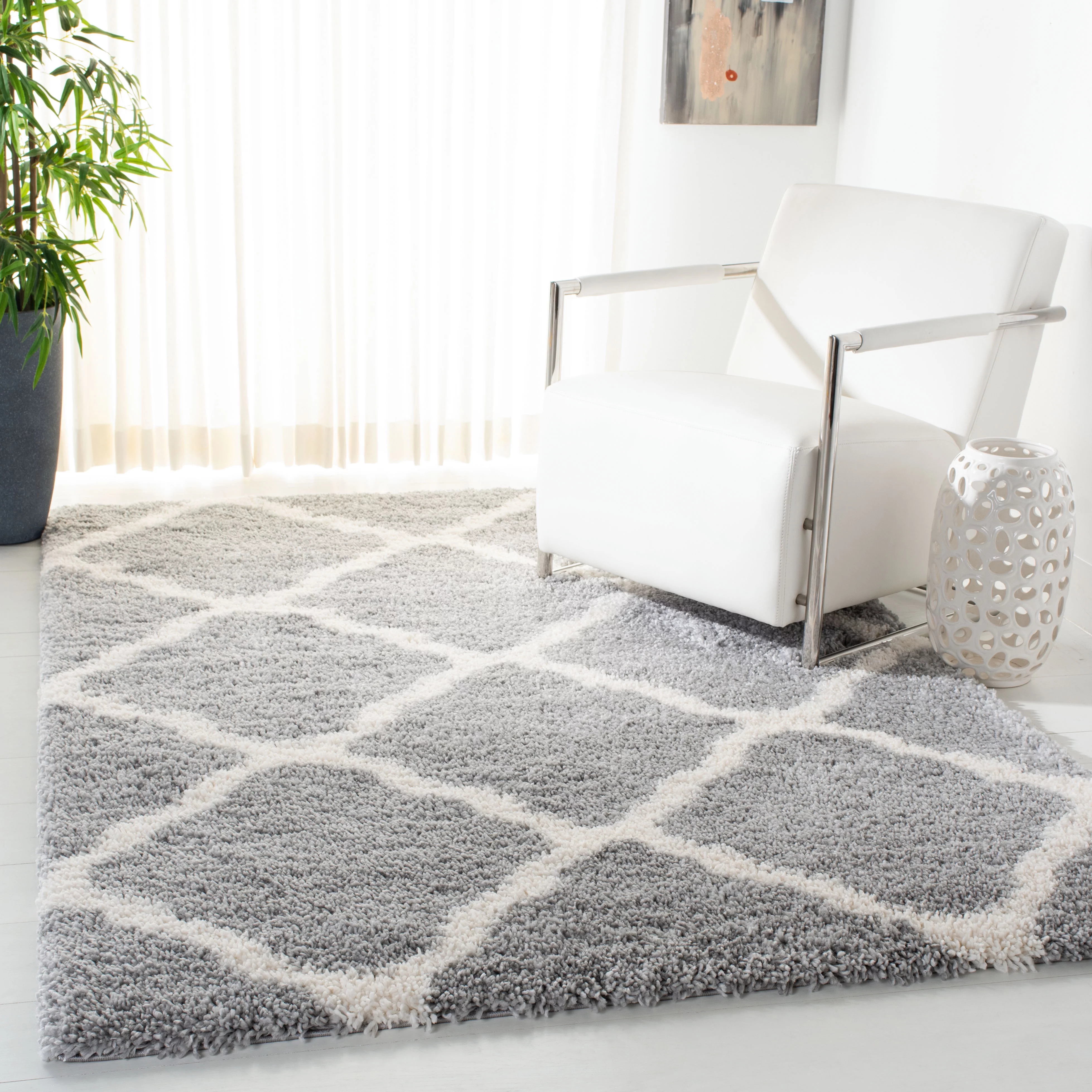 SAFAVIEH Fontana Venice Geometric Plush Shag Area Rug, Grey/Cream, 5'3