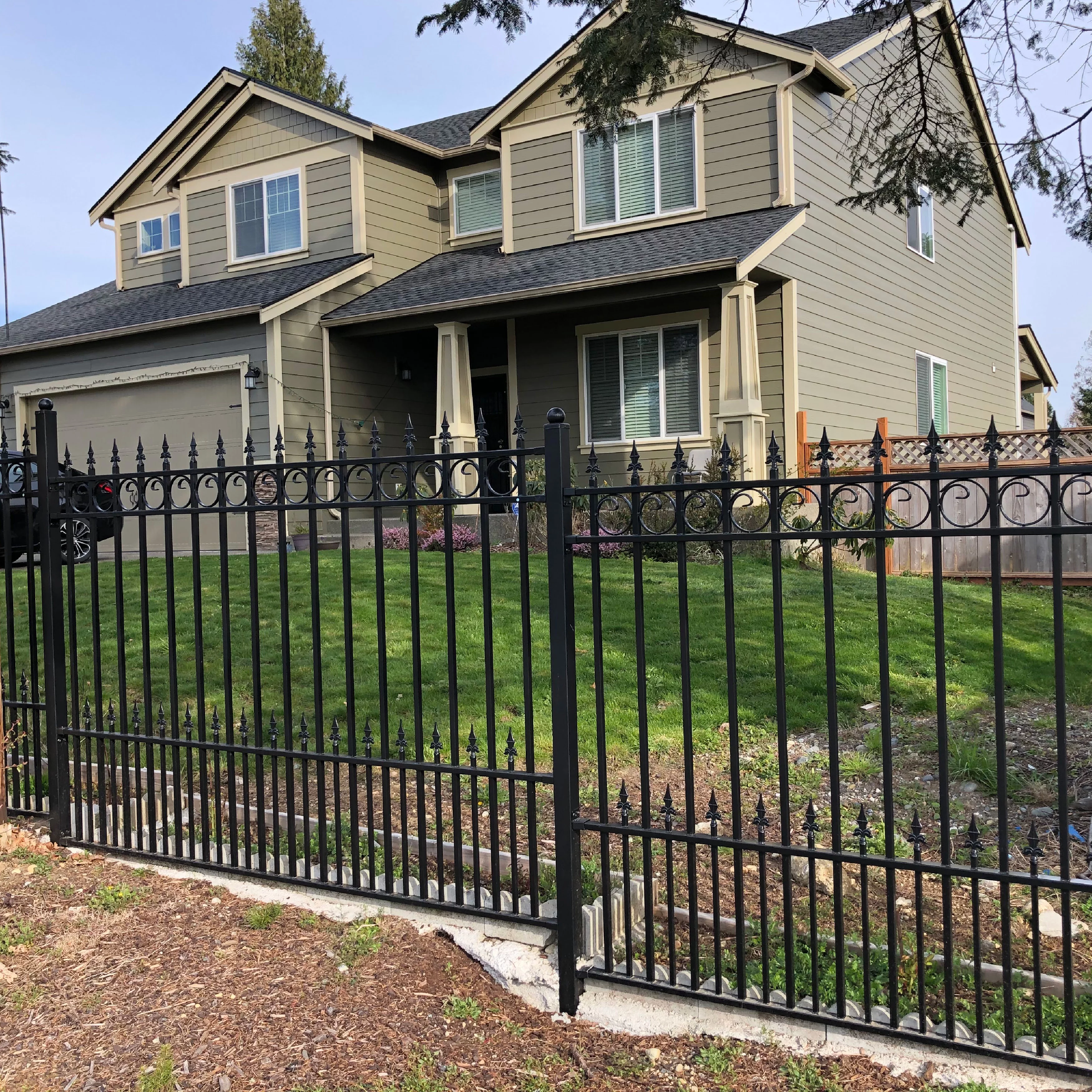 ALEKO Outdoor Yard Garden 8' x 5' Steel Black Fence Prague Style