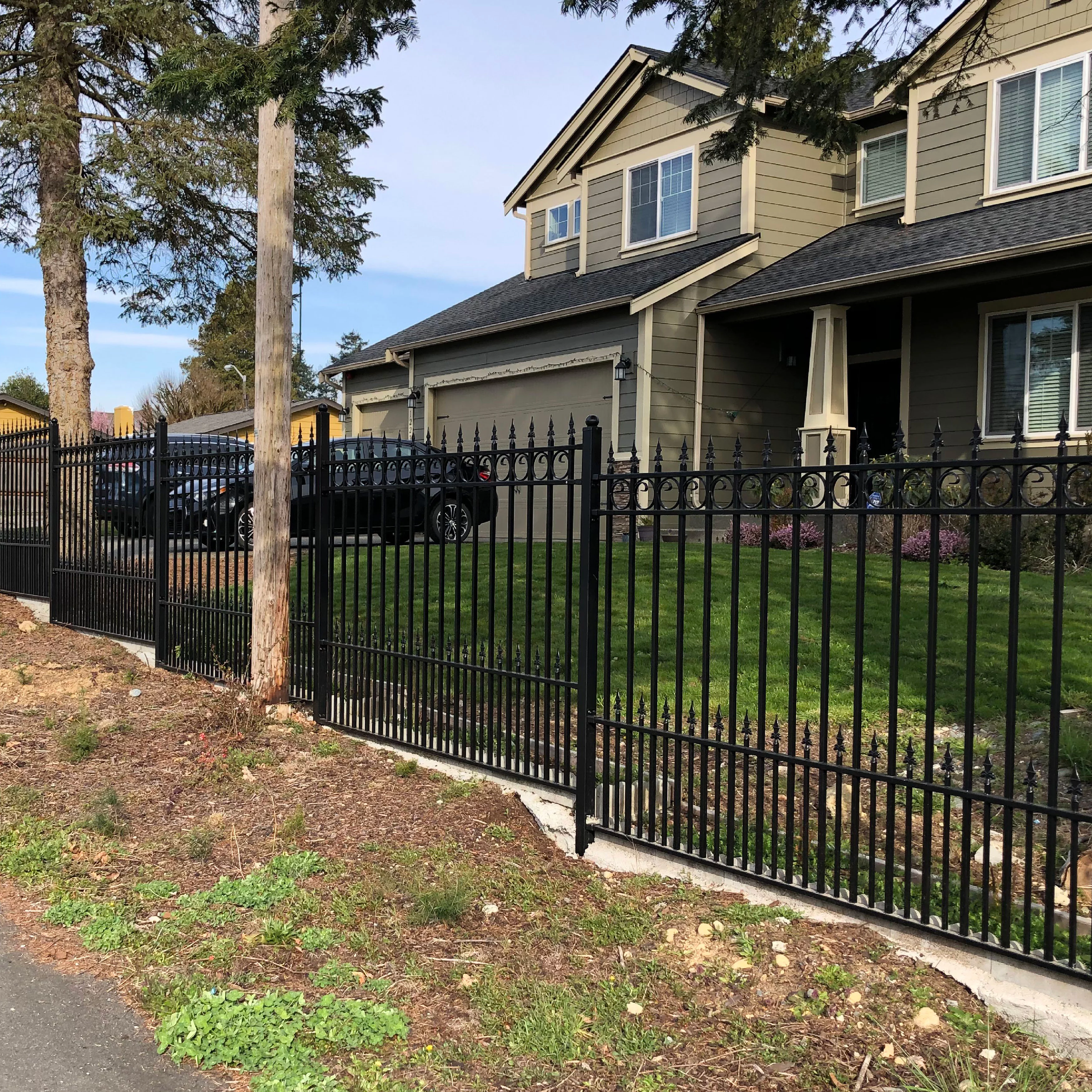 ALEKO Outdoor Yard Garden 8' x 5' Steel Black Fence Prague Style