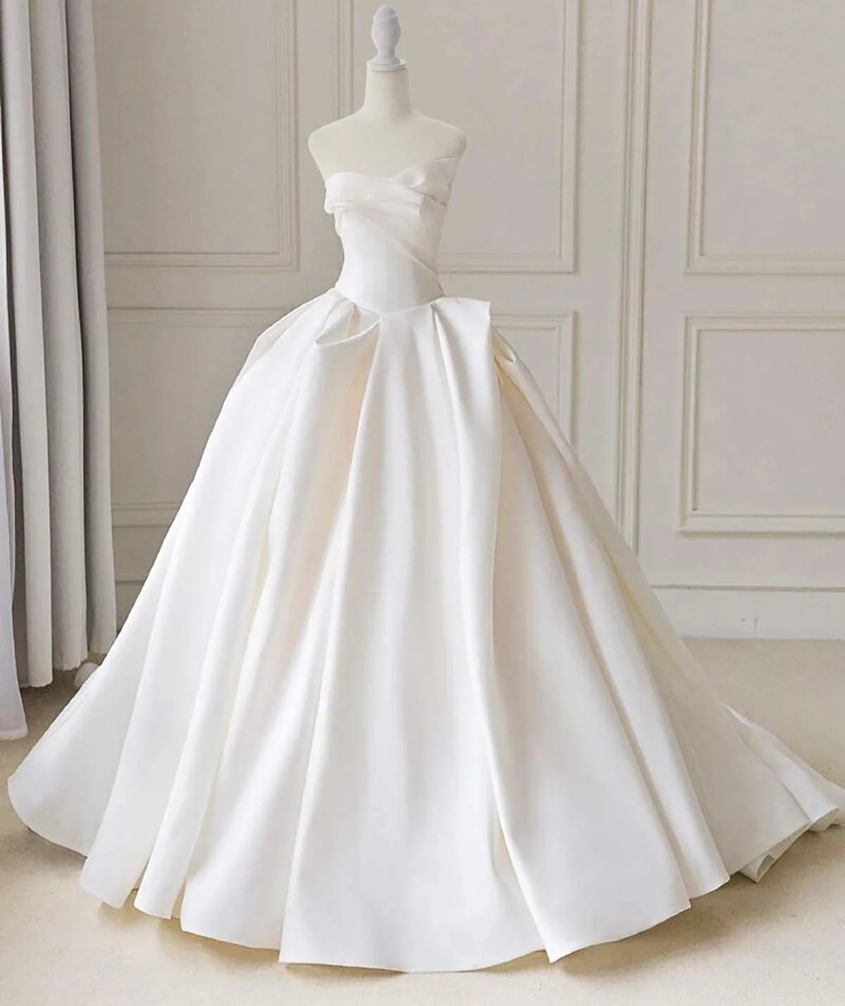 YumHome Female Mannequin Torso Dress Form Adjustable Tripod Stand Base Style (Beige)