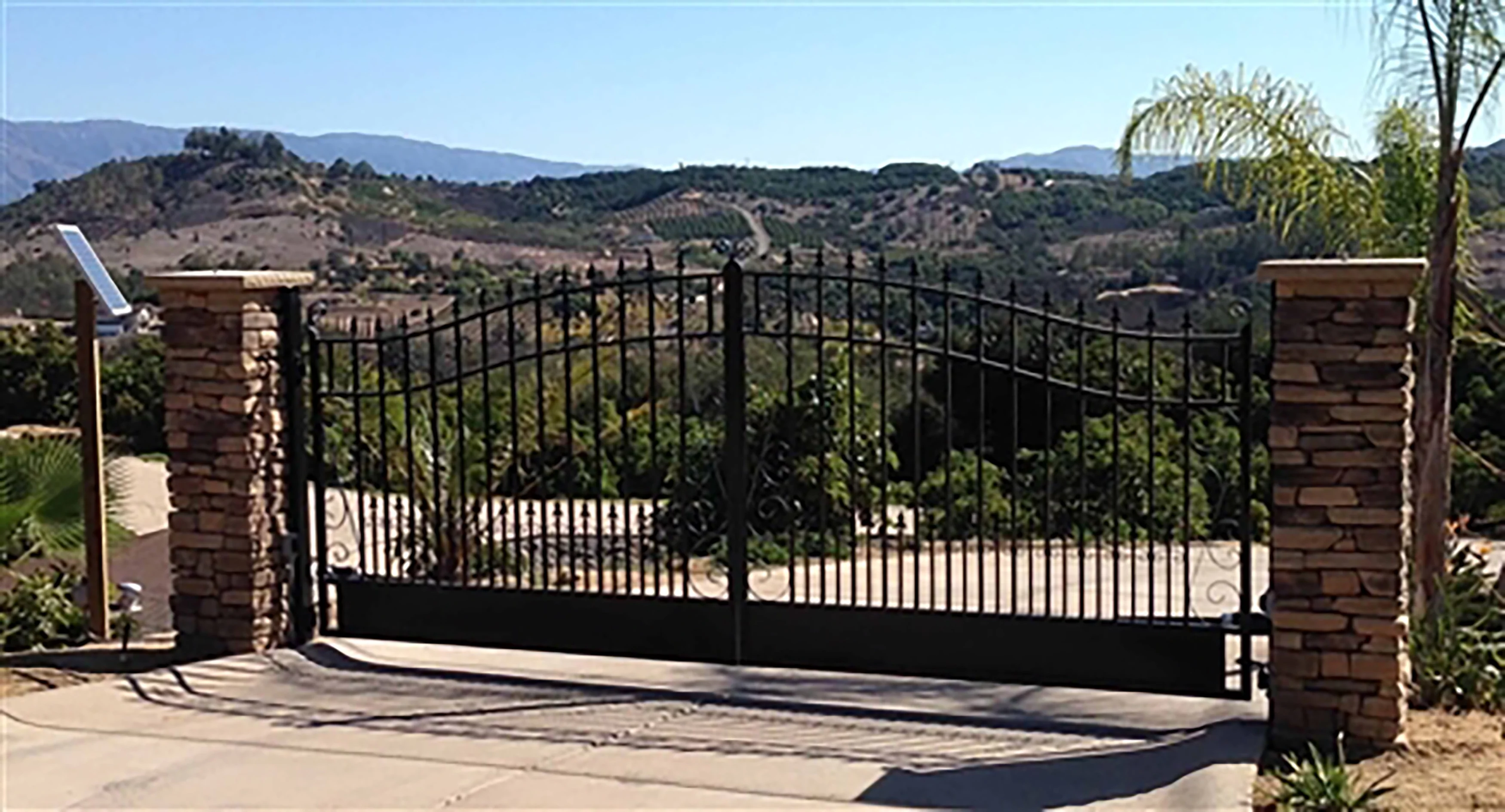 ALEKO Venice Style Dual Swing Steel Driveway Gate 14 ft with ETL Gate Opener