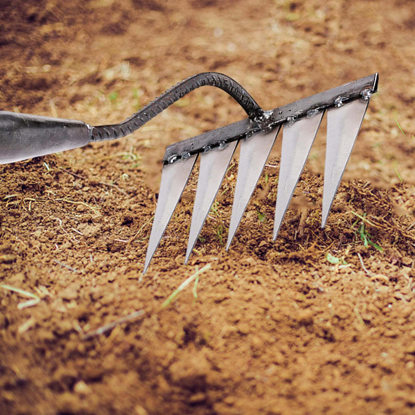 Garden Rake Sharp Tines Rake Durable Rust Resistant Weeding Removal Rake Loosening Soil Rake for Planting Gardening Farm Backyard Mulching with 5 Tines