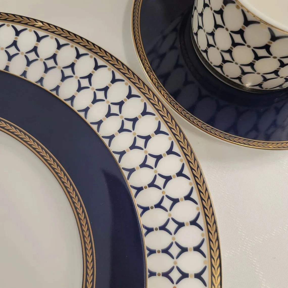 Bone China Porcelain Dinnerware Set, Elegant Dinner Set, Service for 4. Dinner Plates, Soup Plates, Flat Plates