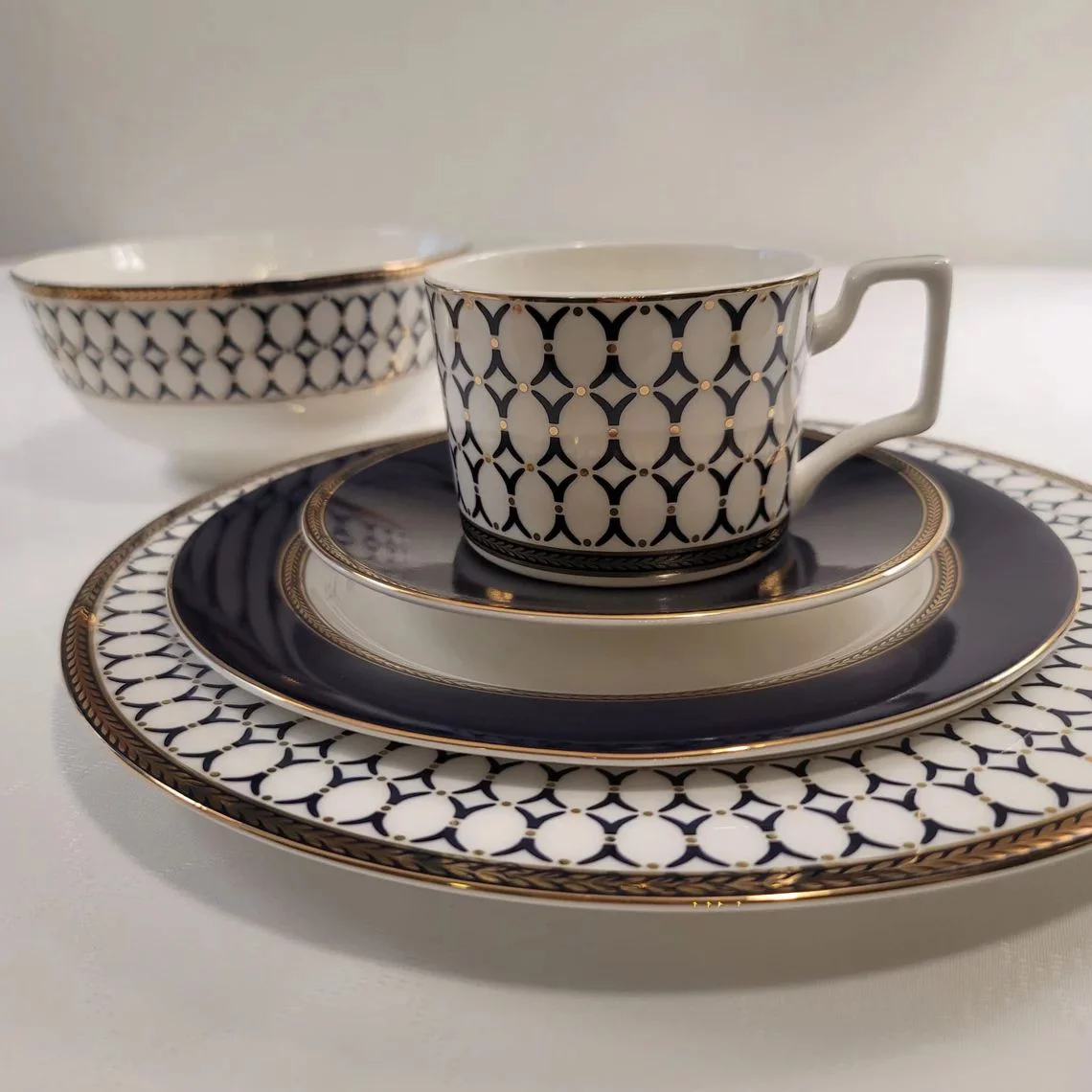 Bone China Porcelain Dinnerware Set, Elegant Dinner Set, Service for 4. Dinner Plates, Soup Plates, Flat Plates