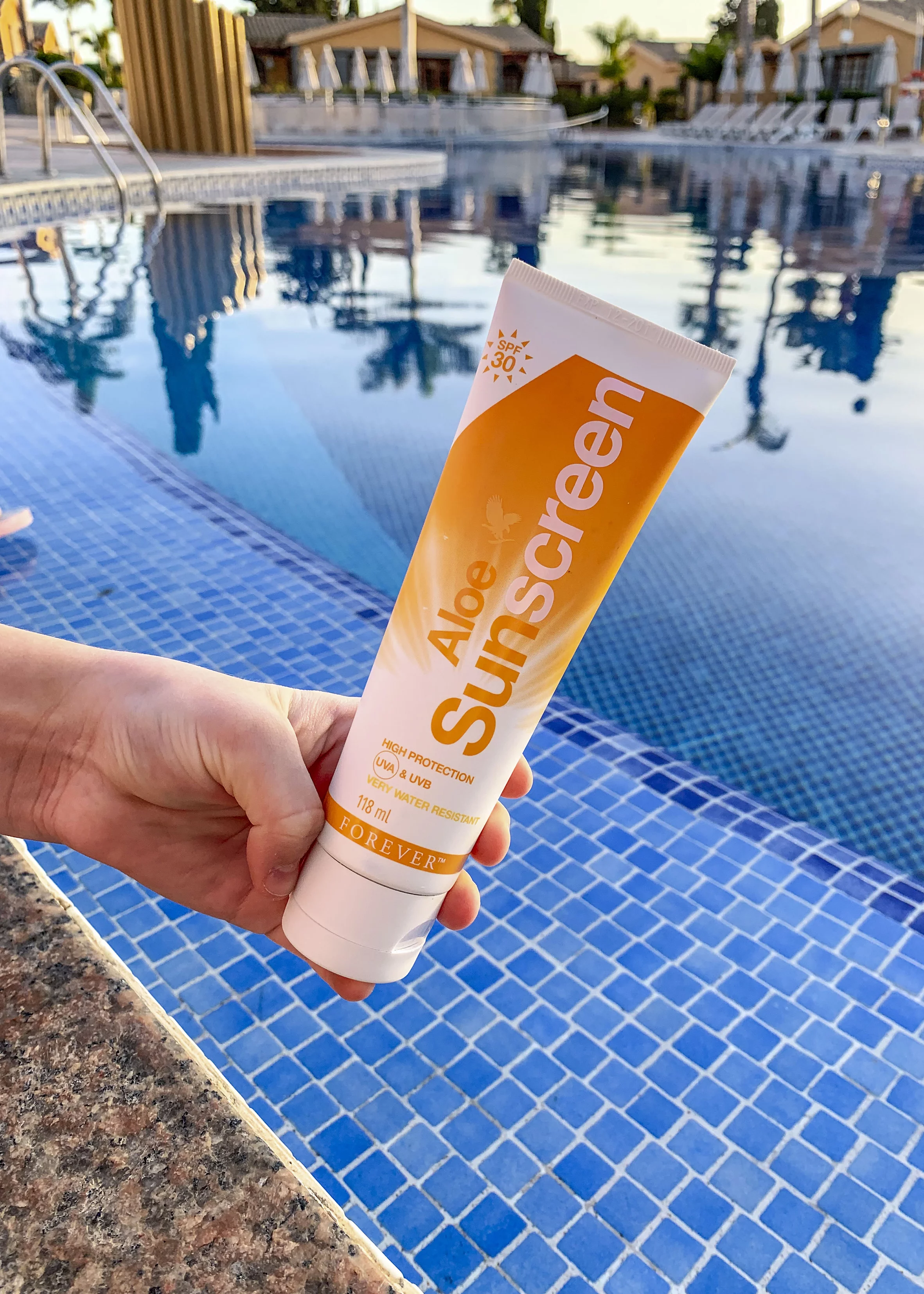 Forever Living 4oz Aloe Sunscreen SPF 30 Protection from UVA/UVB & Power of Aloe Vera Gel