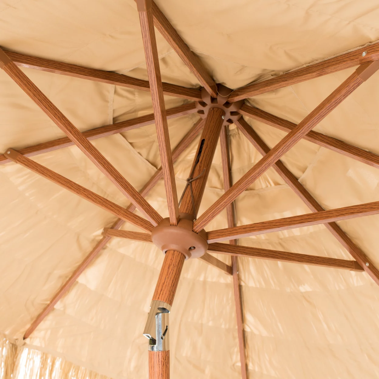 SAFAVIEH Outdoor Collection Tiki 9-Foot Crank Umbrella Tan