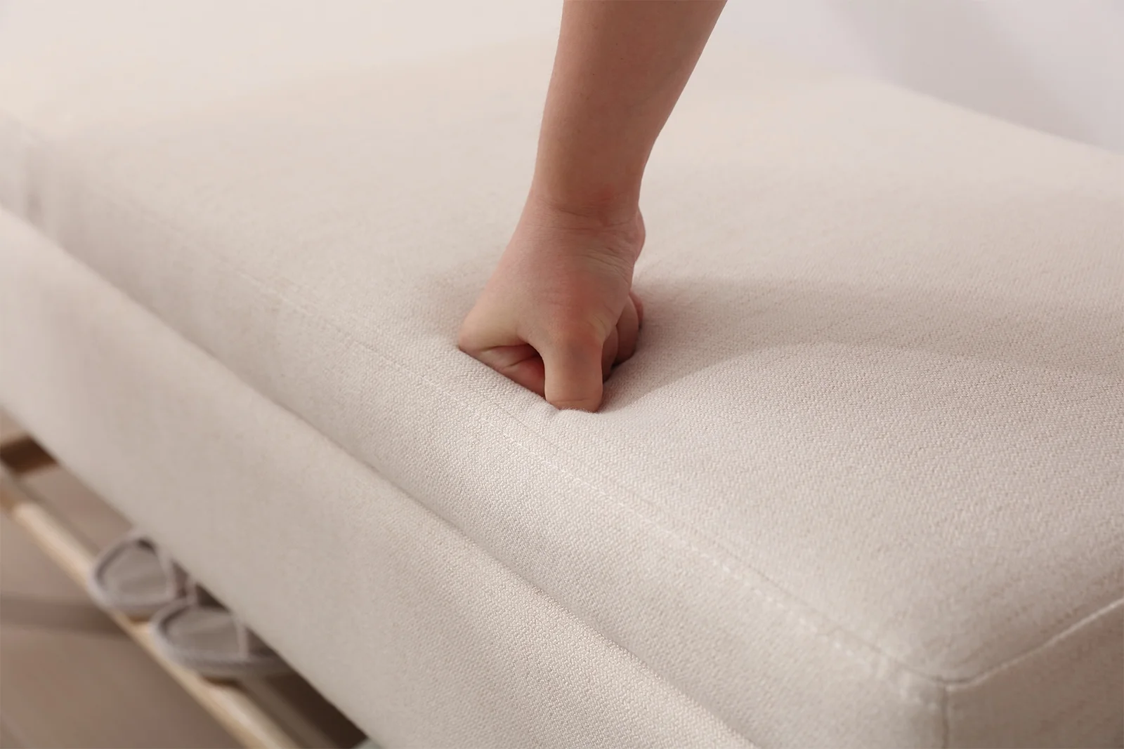 Dayalane Entryway Storage Bench, Linen Upholstered End of Bed Ottoman Bench with Wooden Shoe Rack, Modern Long Bench for Bedroom Living Room Hallway Foyer, Beige