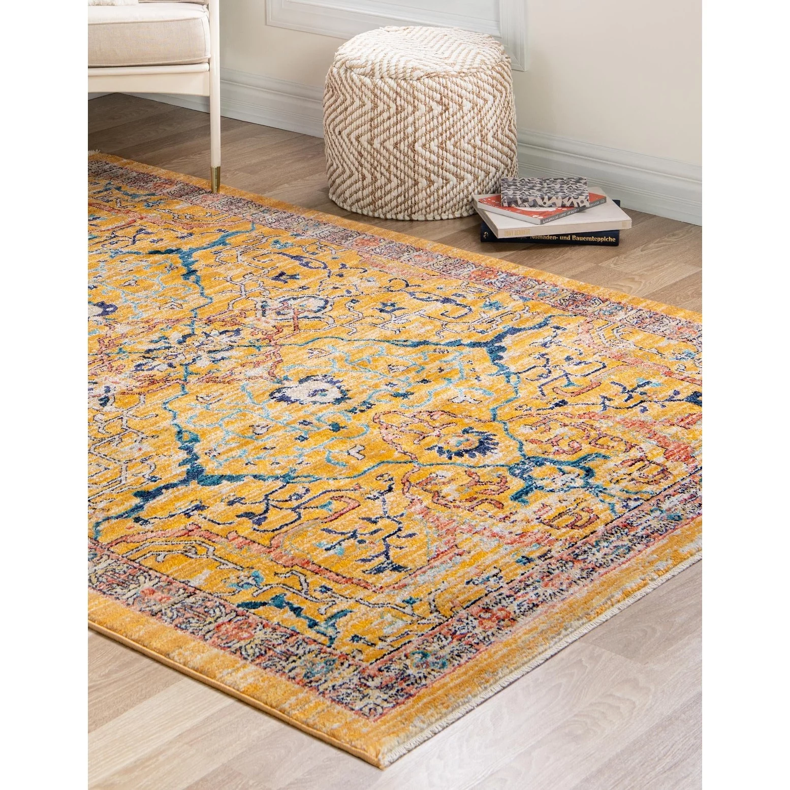 Traditional Nixa Collection Area Rug 2'11
