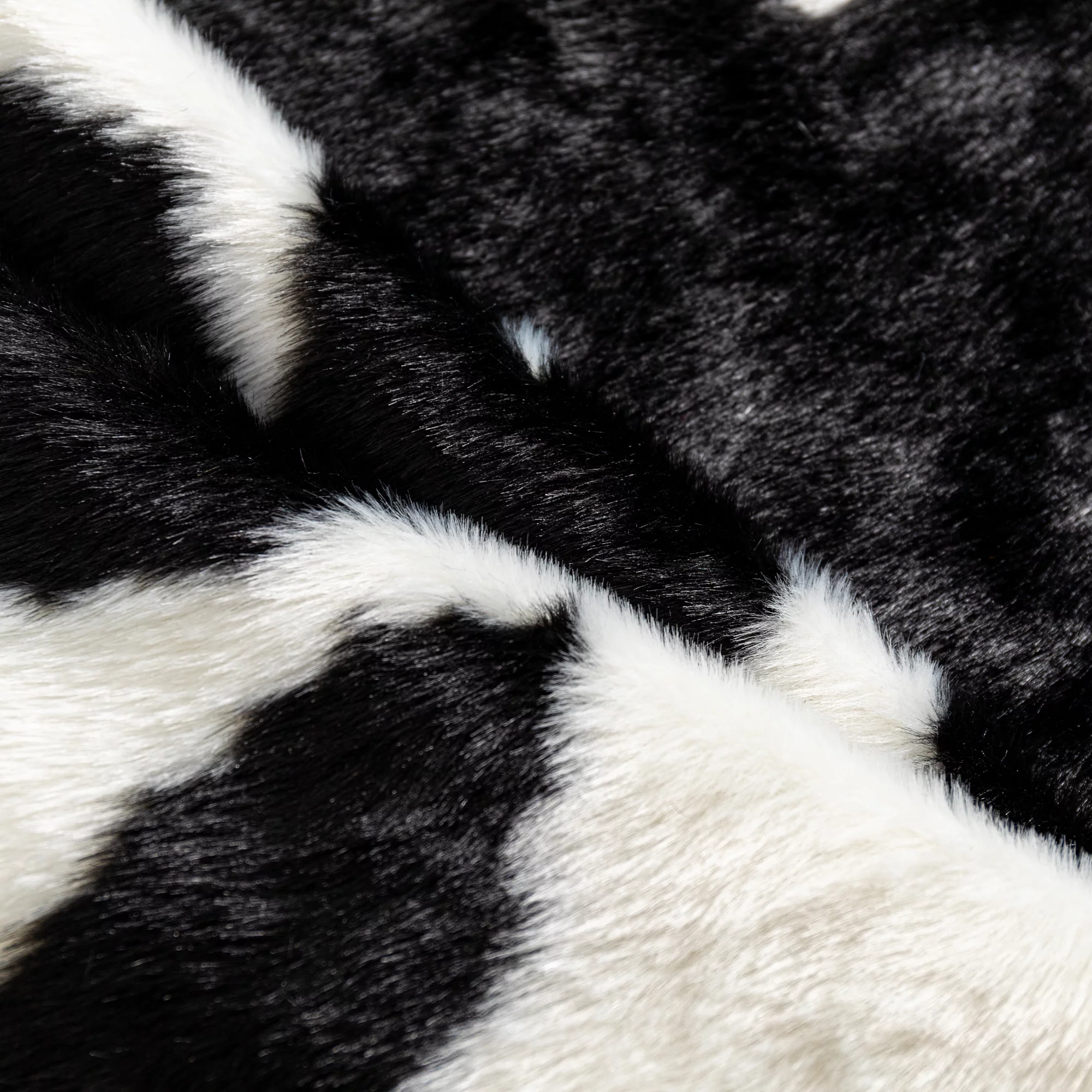 Faux Fur Cowhide Rugs for Living Room Black White Cow Print Leather Bedside Mats Wear Resistant Animal Carpet Home Decor 62.2 x 86.6inch