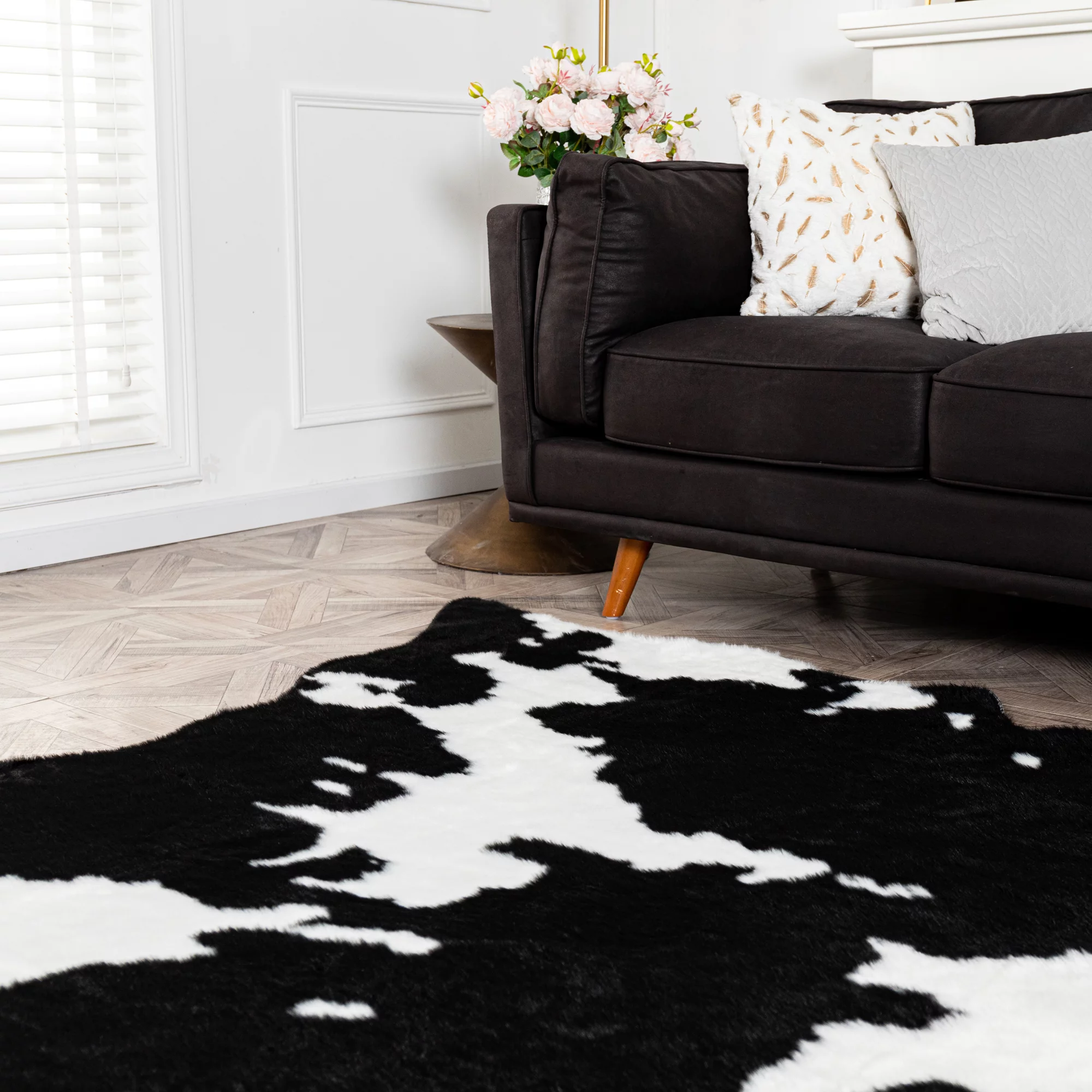 Faux Fur Cowhide Rugs for Living Room Black White Cow Print Leather Bedside Mats Wear Resistant Animal Carpet Home Decor 62.2 x 86.6inch