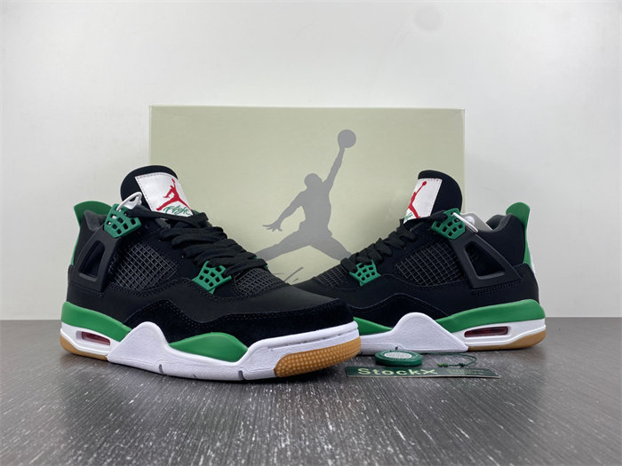 Nike SB x Air Jordan 4  DR5415-030