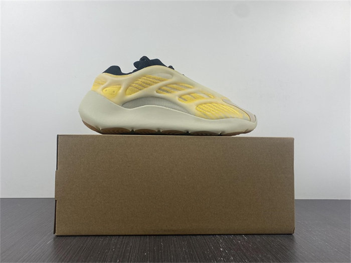 Ad*s yeezy 700 v3 mono safflower hp5425