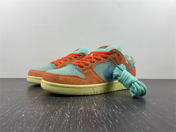 Nike SB Dunk Low “Noise Aqua” DV5429-800