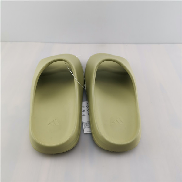 Ad*s yeezy slide green