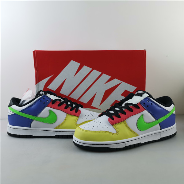 NIKE DUNK LOW WOMEN''S ''GREEN STRIKE'' DD1503-106