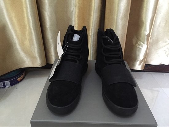 ua Ad*s yeezy boost 750 black