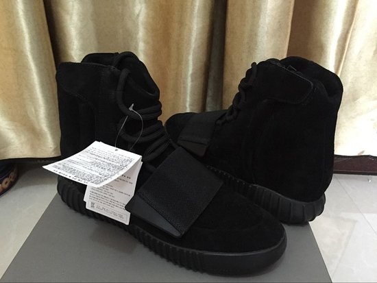 ua Ad*s yeezy boost 750 black