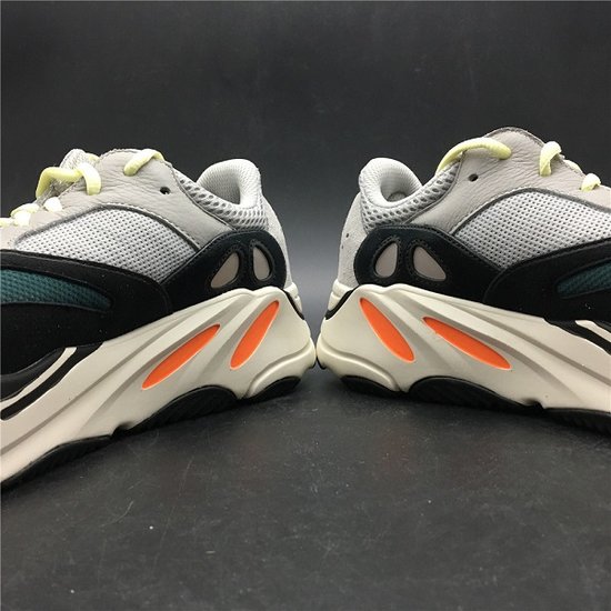 Ad*s yeezy boost 700