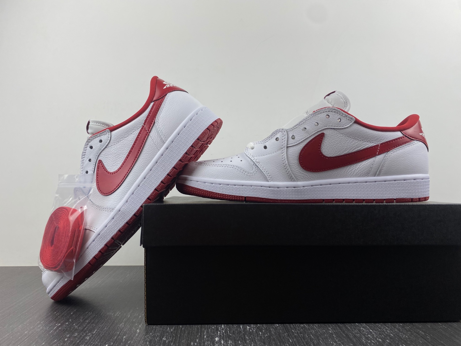 Jordan 1 Retro Low White Varsity Red 705329-101