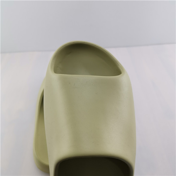 Ad*s yeezy slide green