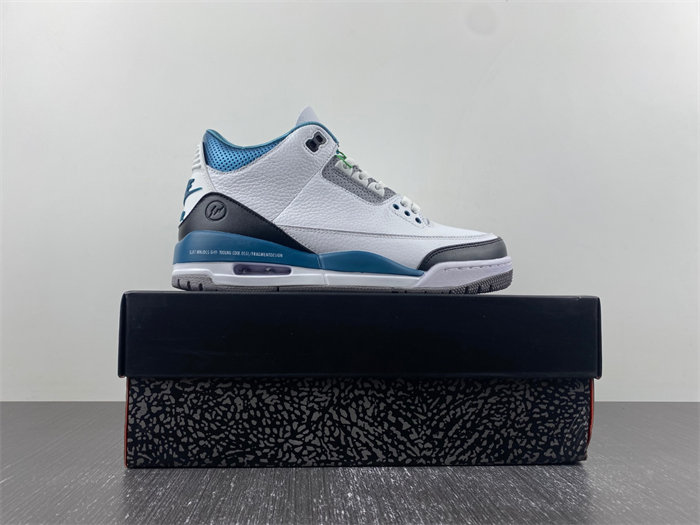 Air Jordan 3 Retro 136064-660