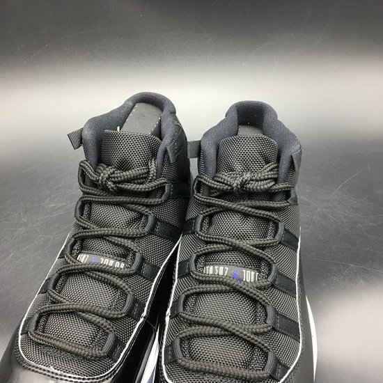 AIR JORDAN 11 RETRO