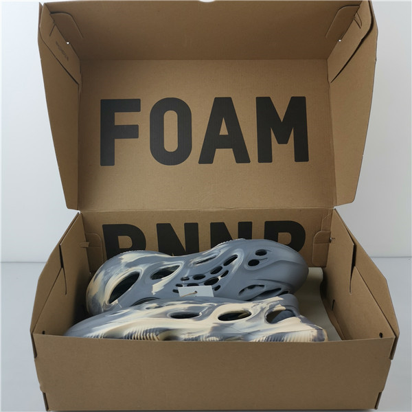 Ad*s yeezy foam rnnr mxt gv7904