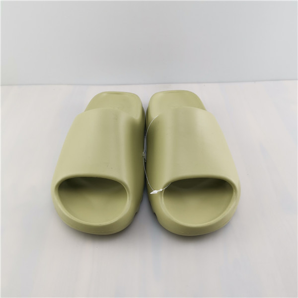 Ad*s yeezy slide green