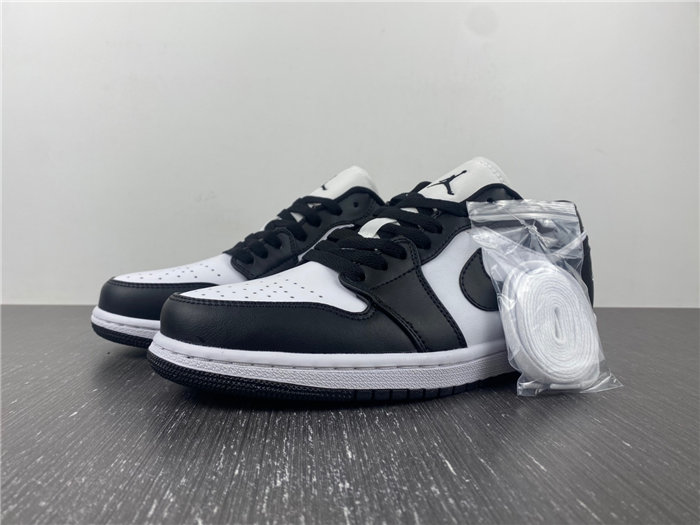 Air Jordan 1 Low “Panda” DC0774-101