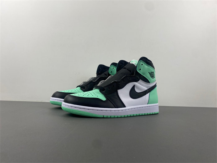 Air Jordan 1 High OG “Green Glow”  DZ5485-130