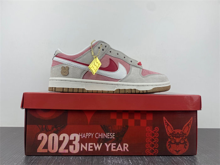 Nike Dunk Low SE  DO9457-100