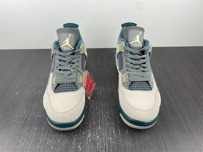 Jordan 4 Retro SE Craft Photon Dust DV3742-021.