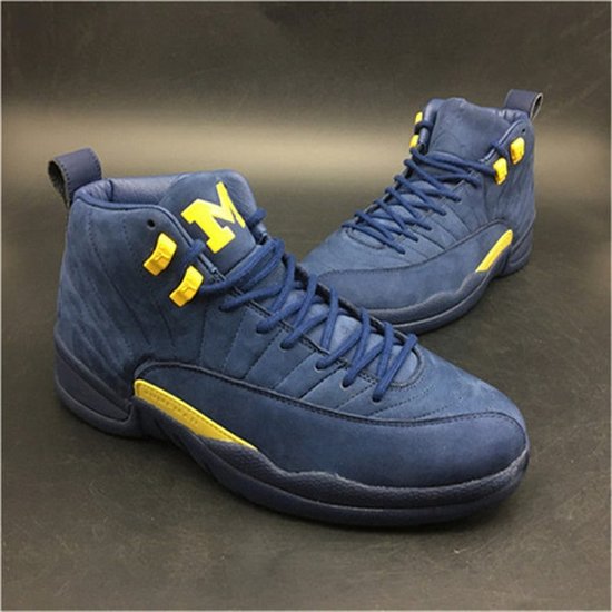 Air Jordan 12 Michigan