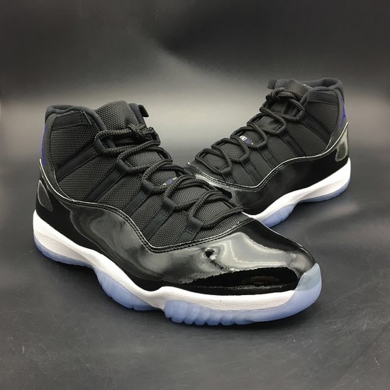 AIR JORDAN 11 RETRO