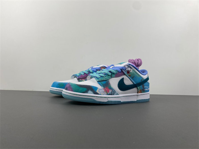 Futura Laboratories x Nike SB Dunk Low FL   HF6061-400