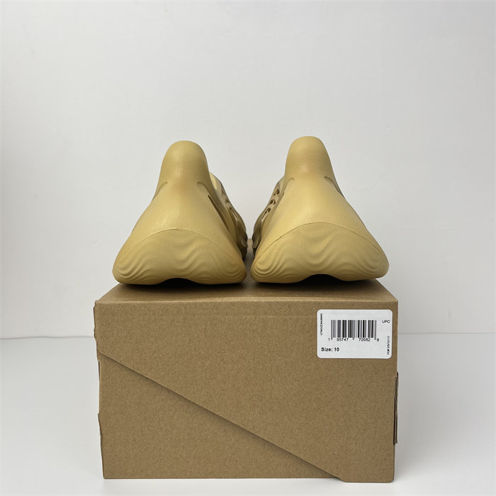 Ad*s yeezy foam rnr desert sand gv6843