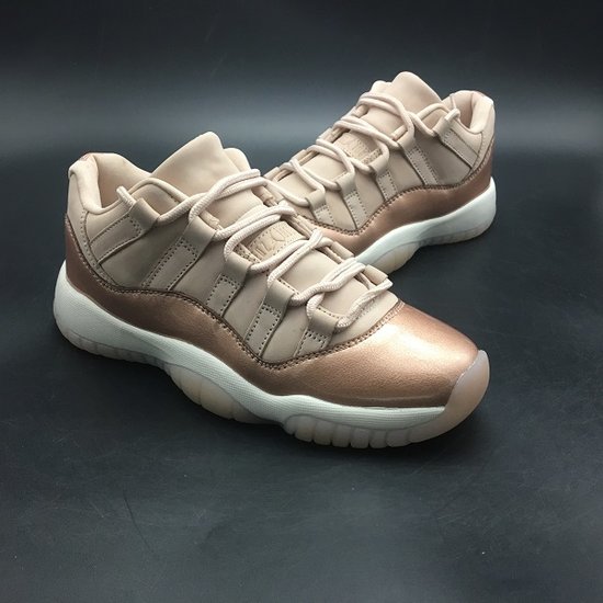 AIR JORDAN 11 LOW 