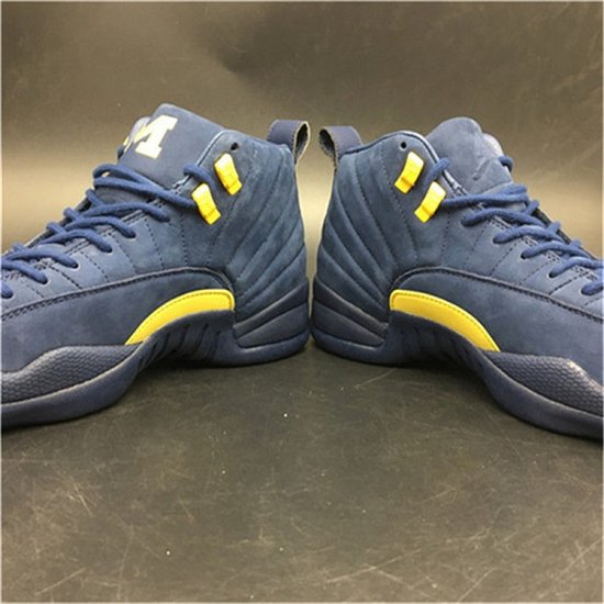 Air Jordan 12 Michigan