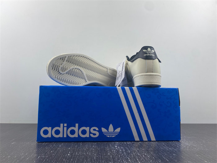 Ad*s originals superstar id9474