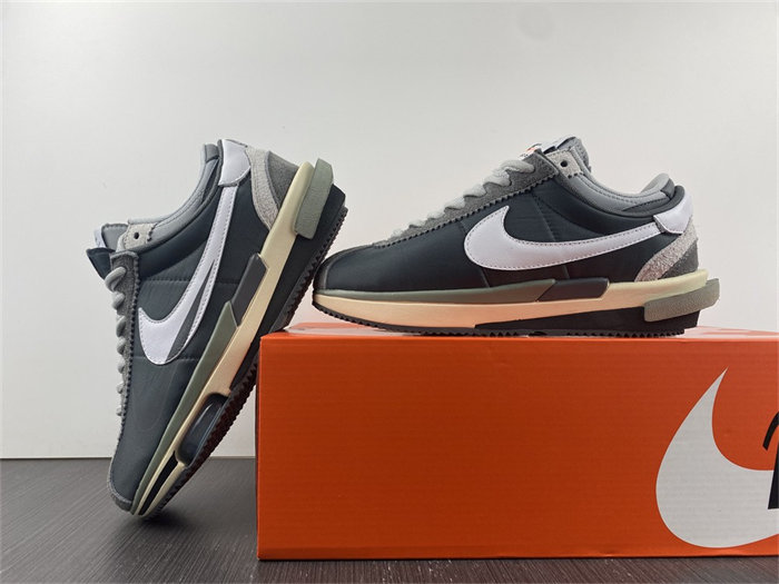 Nike Zoom Cortez SP sacai Grey DQ0581-001